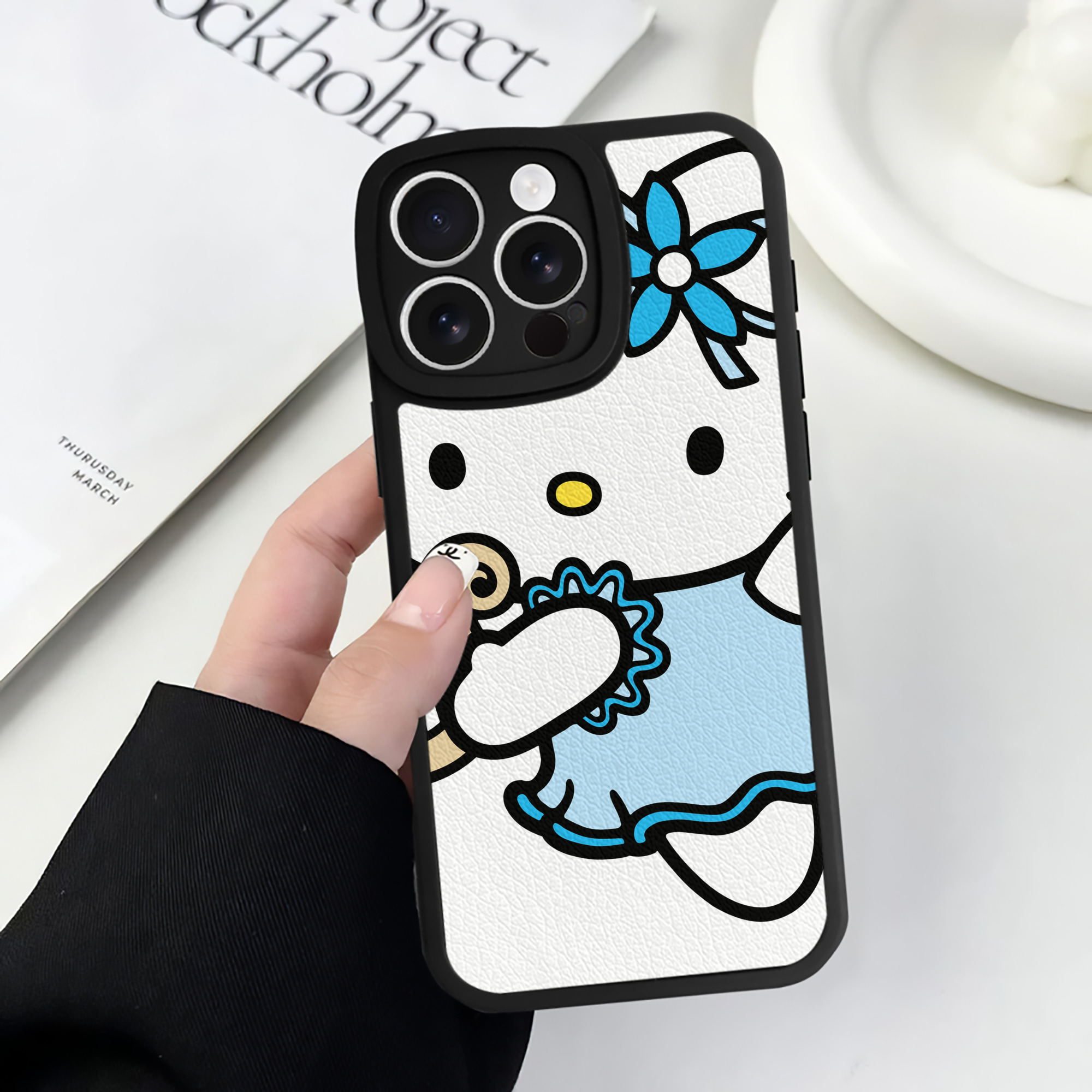 （画像用） Hello Kitty ハローキティ 【iPhone 16シリーズ対応】シリコンスマホケース（レザー調） 材質：シリコン